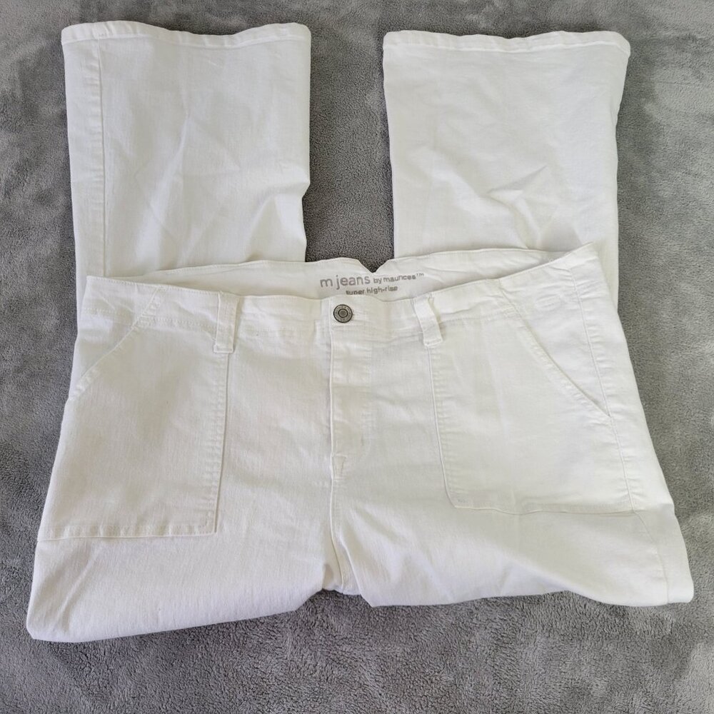 Maurices M Jeans Women 24WS Petite White Denim Super High Rise Boot Cut BOO10E